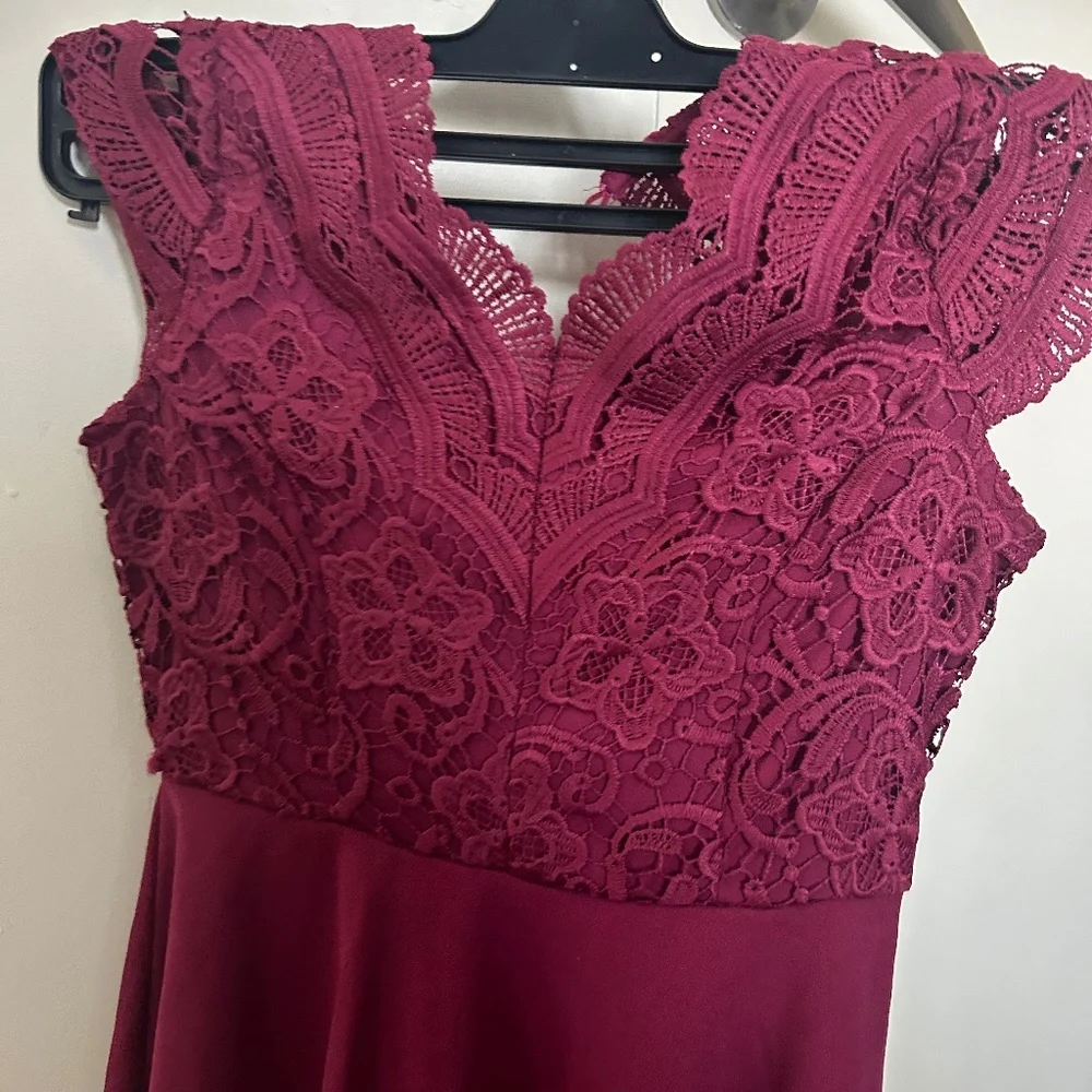 Girls size 7 lace/polyester burgundy dress - Picture 1 of 4